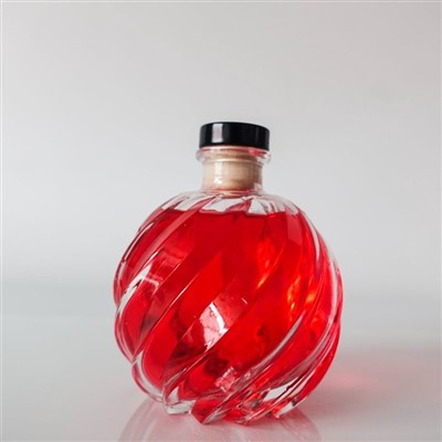 250 ml 300 g apvalios trumpos riebios degtinės super titnago stiklo butelis su šiek tiek išlenktų paviršių